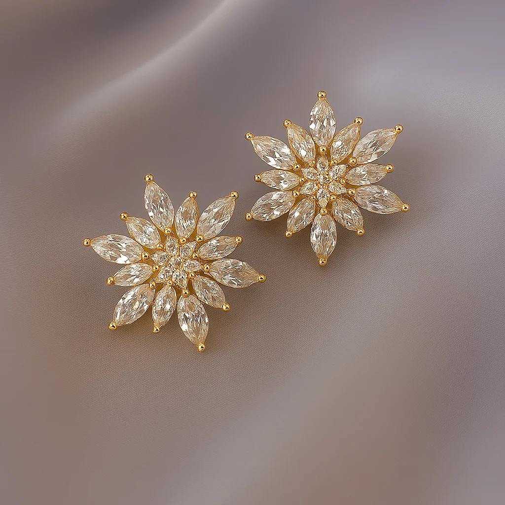 Minimal crystal stud earrings in gold tone

