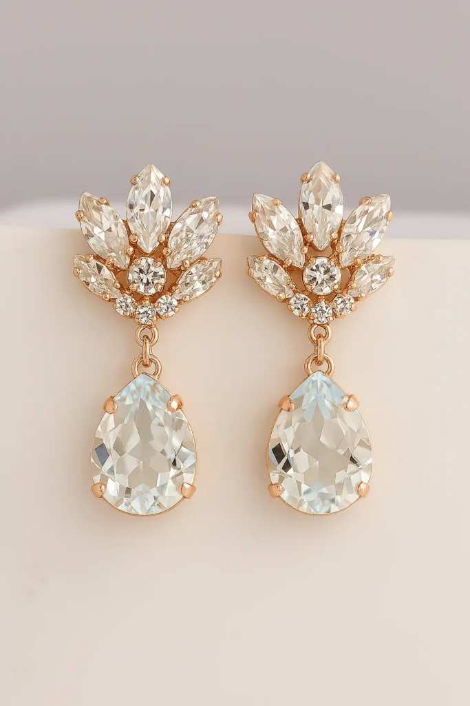 Minimal crystal stud earrings in gold tone

